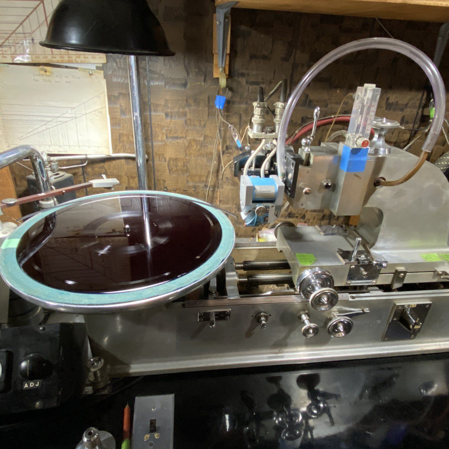 Industrial machine with rotating components and pipes in a workshop.